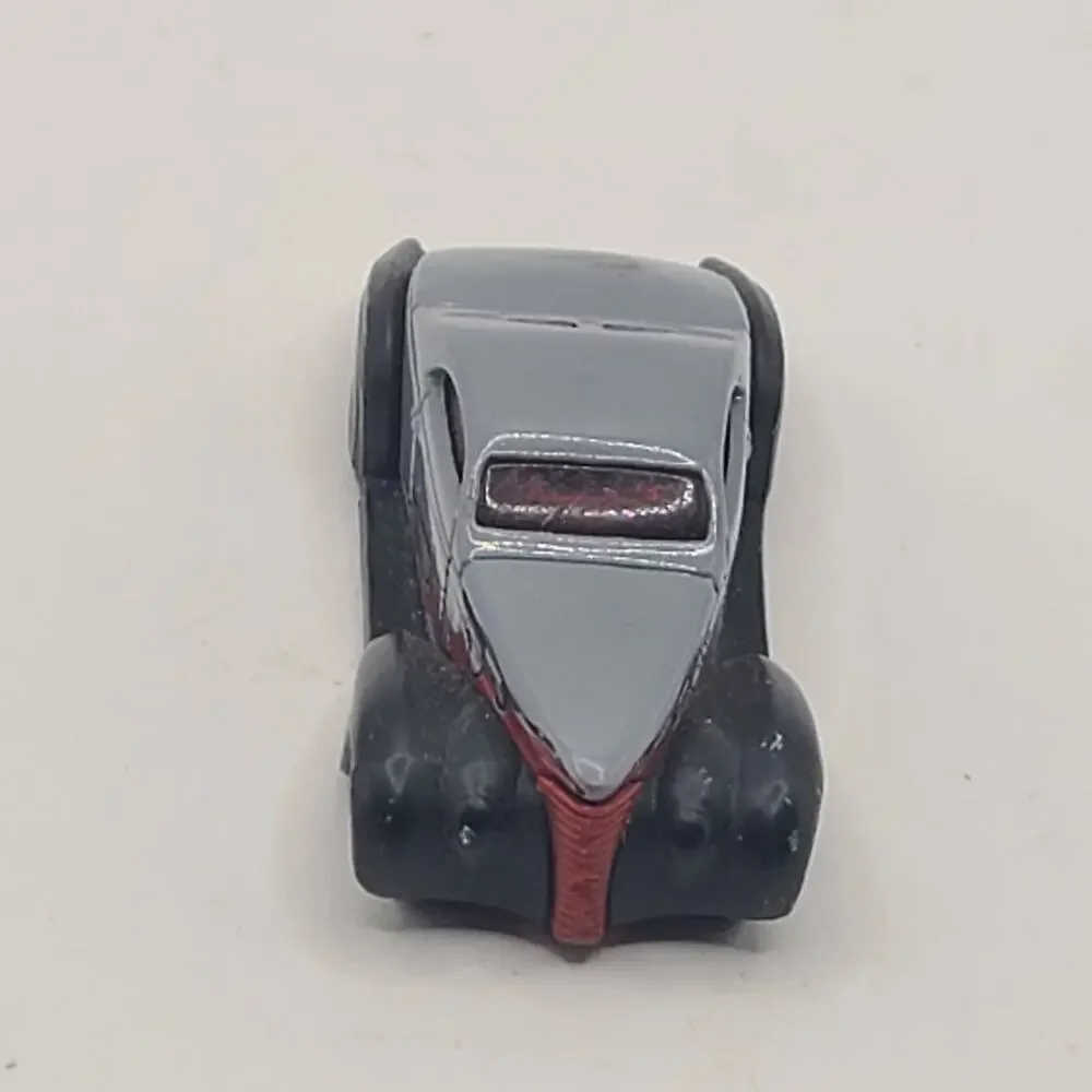 Vintage￼ Hot Wheels 2002 Swoop Coupe car Gray black red flames￼